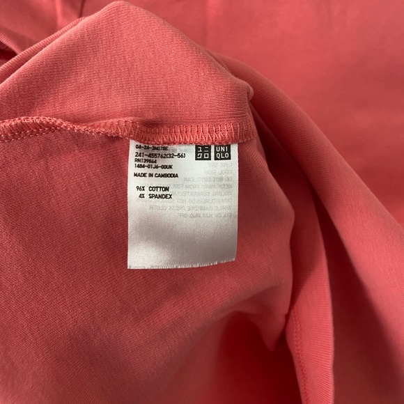 UNIQLO BASIC TOP SIZE S - Picture 3 of 4